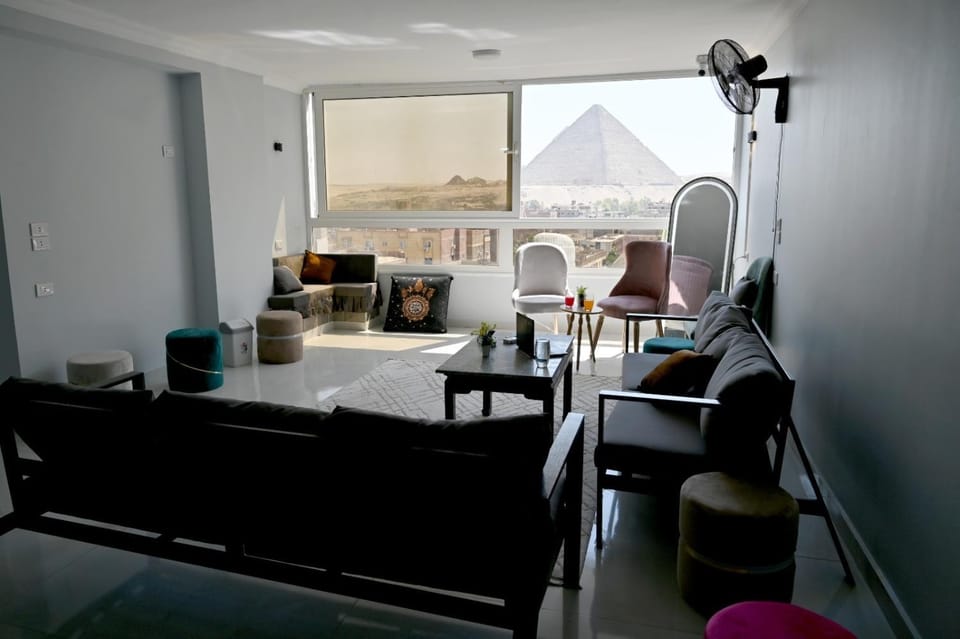 Communal lounge/ TV room, Bed, Living room, Photo of the whole room, Seating area, Dining area, Bedroom, Mountain view