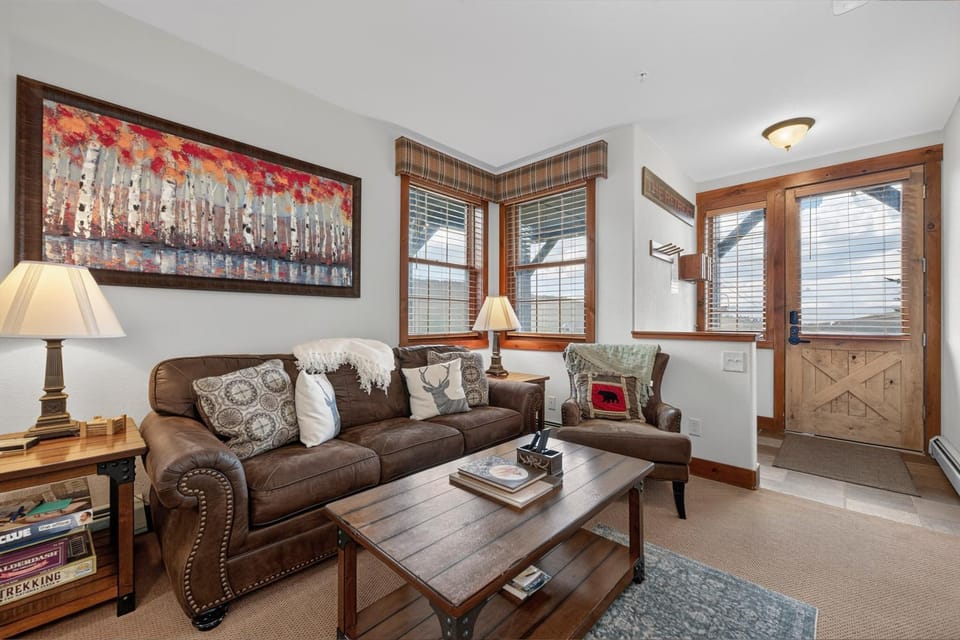 Day, Living room, furniture