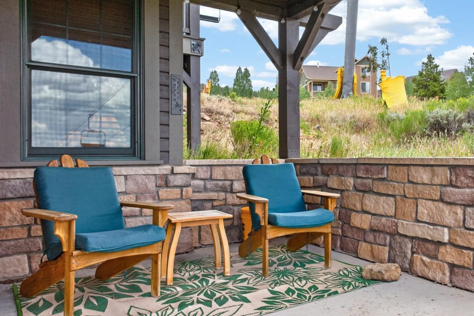 Patio, Day, Natural landscape, Summer, Balcony/Terrace, Seating area, Mountain view, furniture, air conditioner
