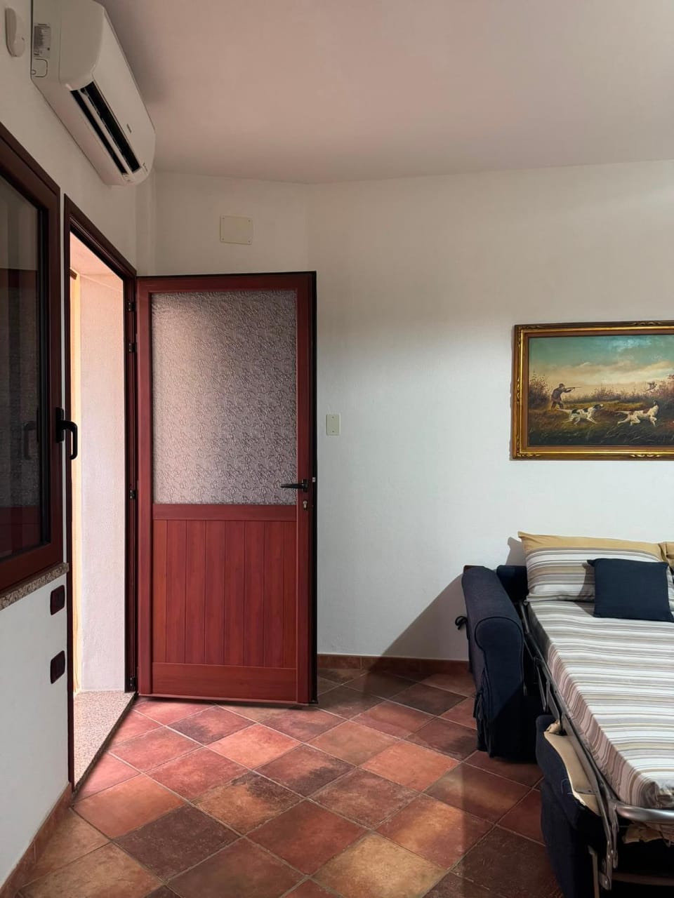 Living room, Photo of the whole room, air conditioner