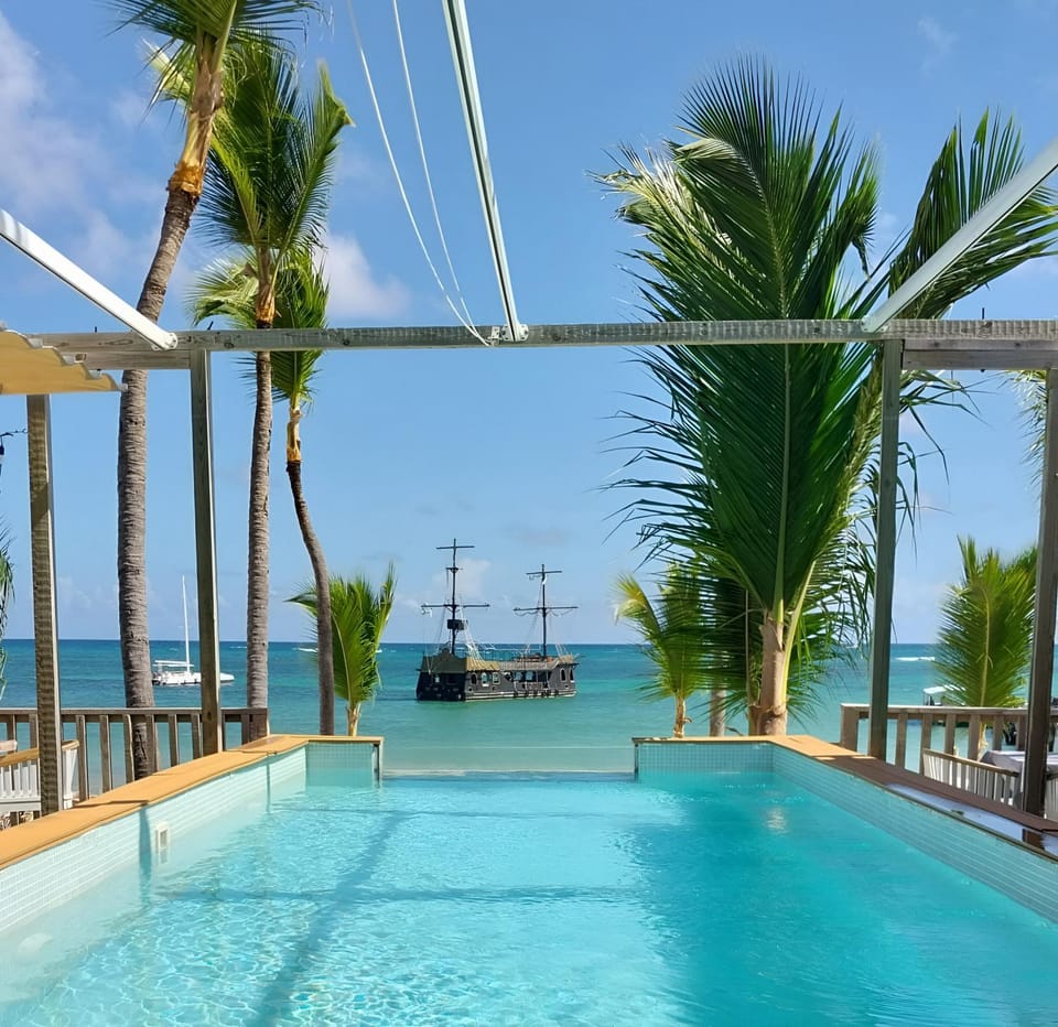 Natural landscape, Area and facilities, Swimming pool, sunbed