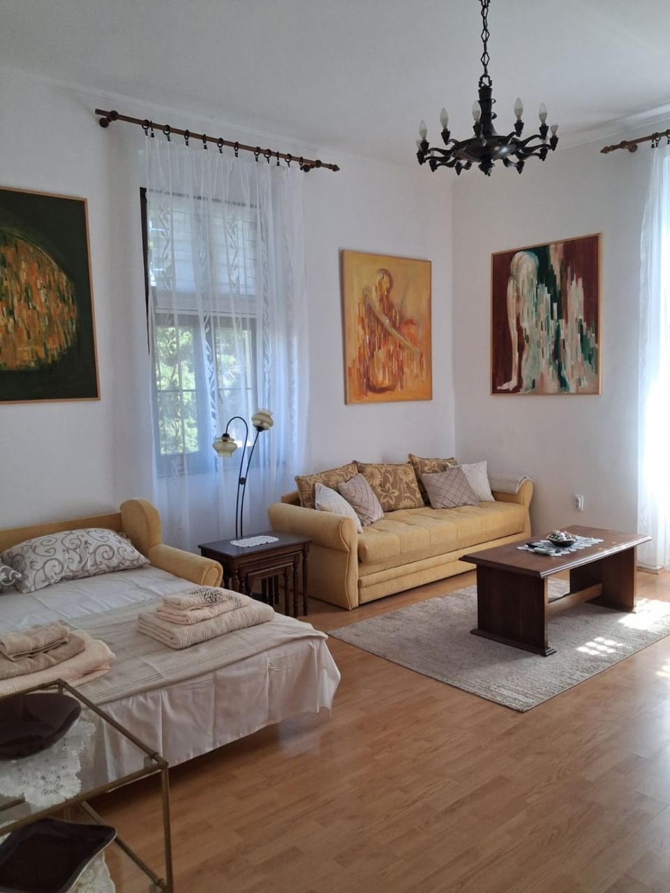 Bed, Living room