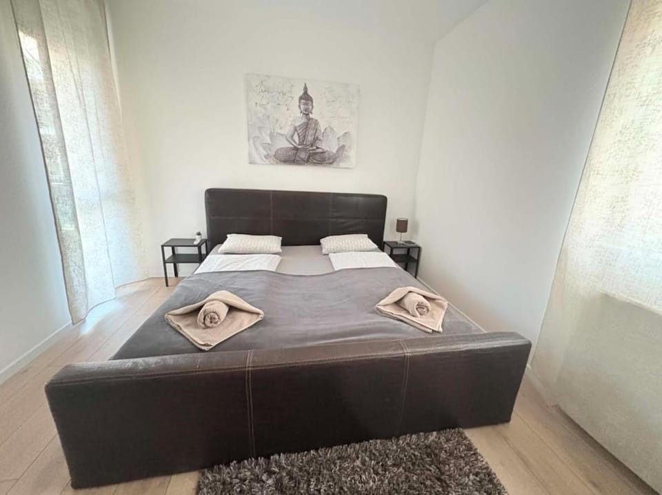 Cozy Buda Apartment - AC - Sleeps 4 - Easy Access to Center Apartment in Budapest