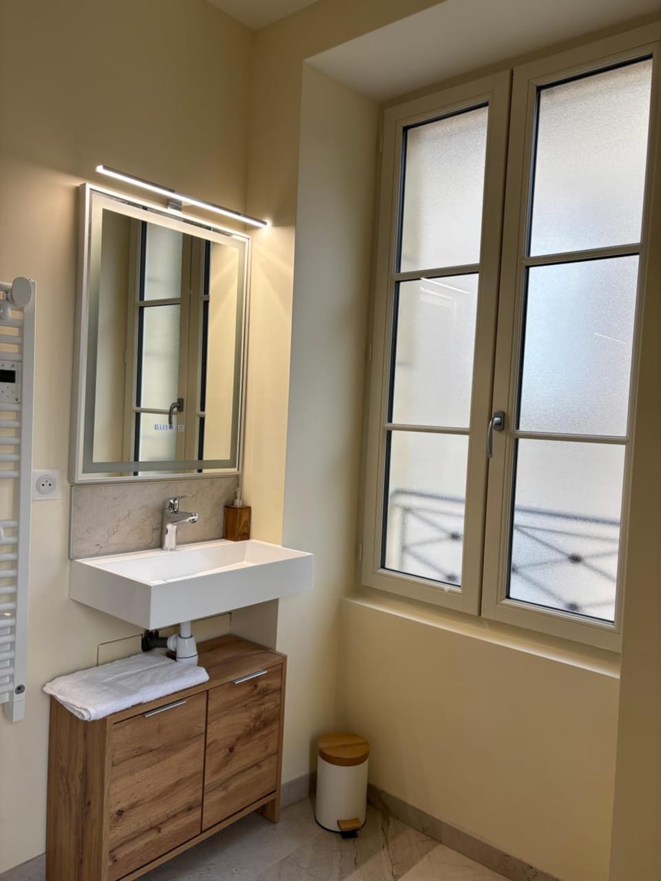 Chambre climatisée au cœur historique de Rieupeyroux Apartment in Occitanie