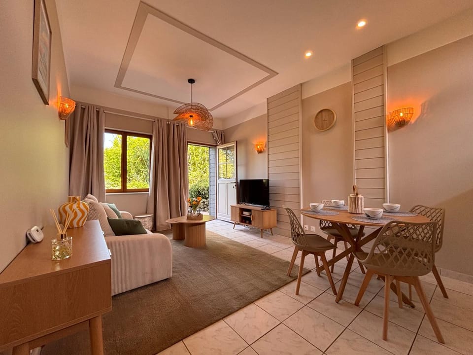 TV and multimedia, Living room, Dining area