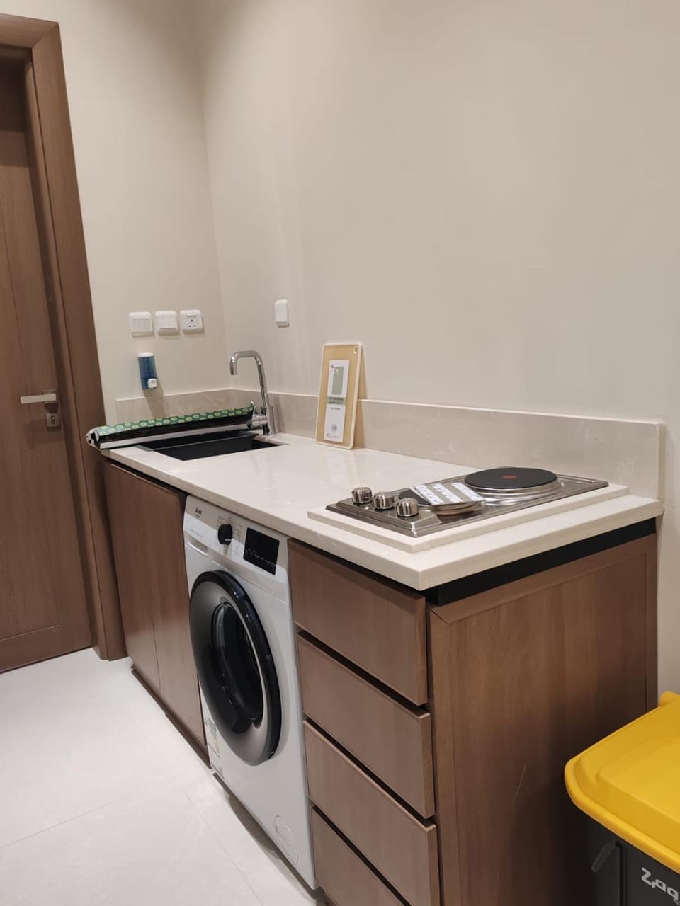 Kitchen or kitchenette, minibar, washing machine, dryer