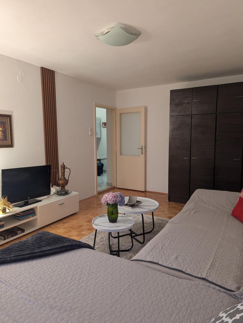Bed, Living room