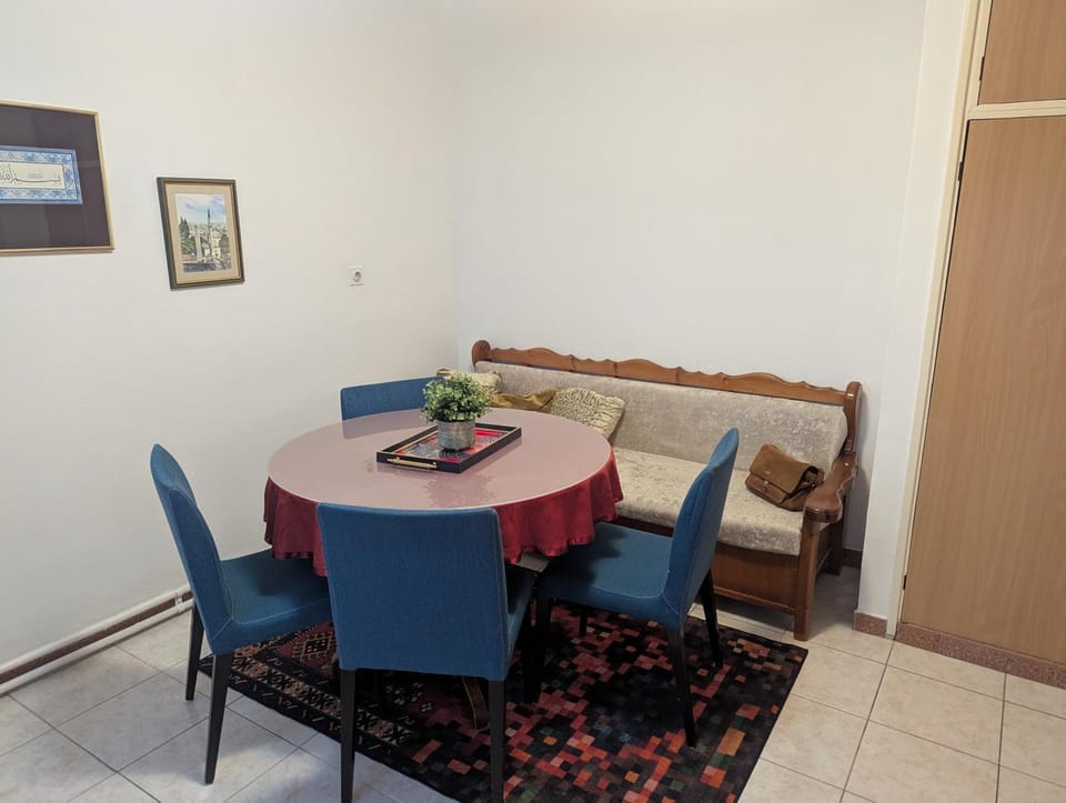 Seating area, Dining area