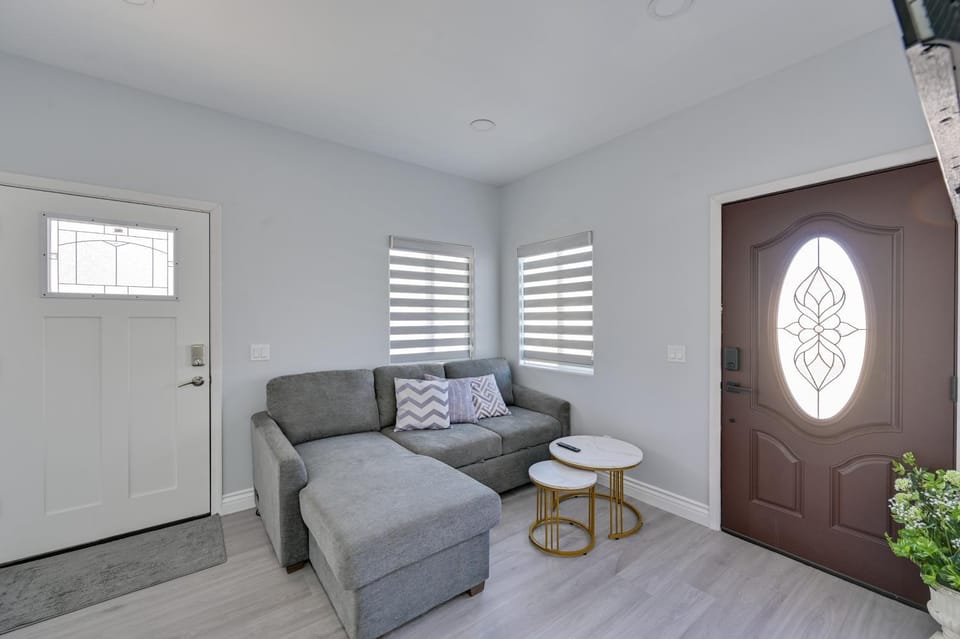 Near Balboa Park! Updated Home w/ Covered Patio House in Linda Vista