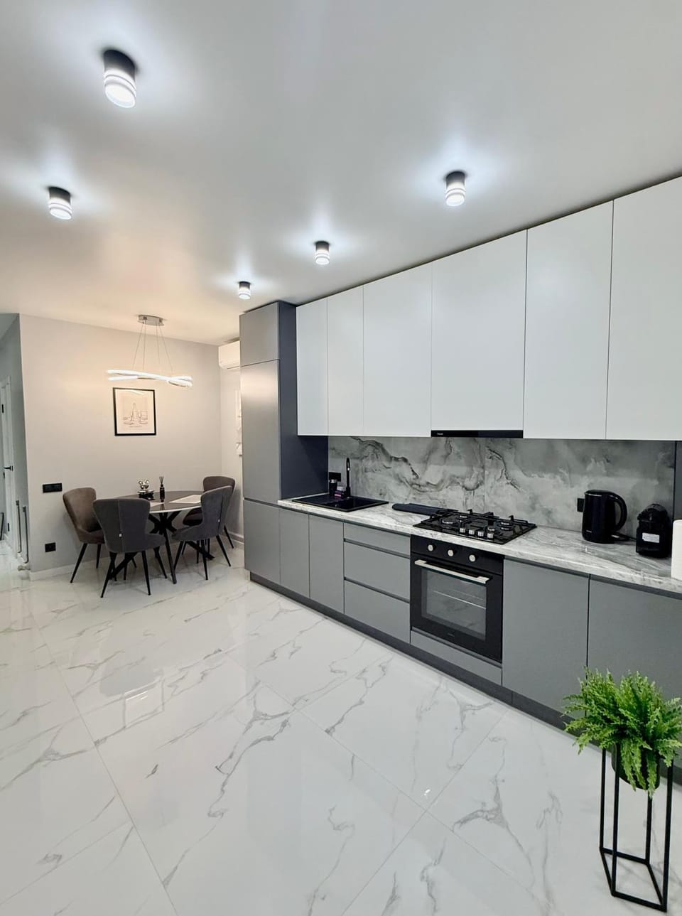 Luxury Apartment Stryiska, 108 Apartment in Lviv