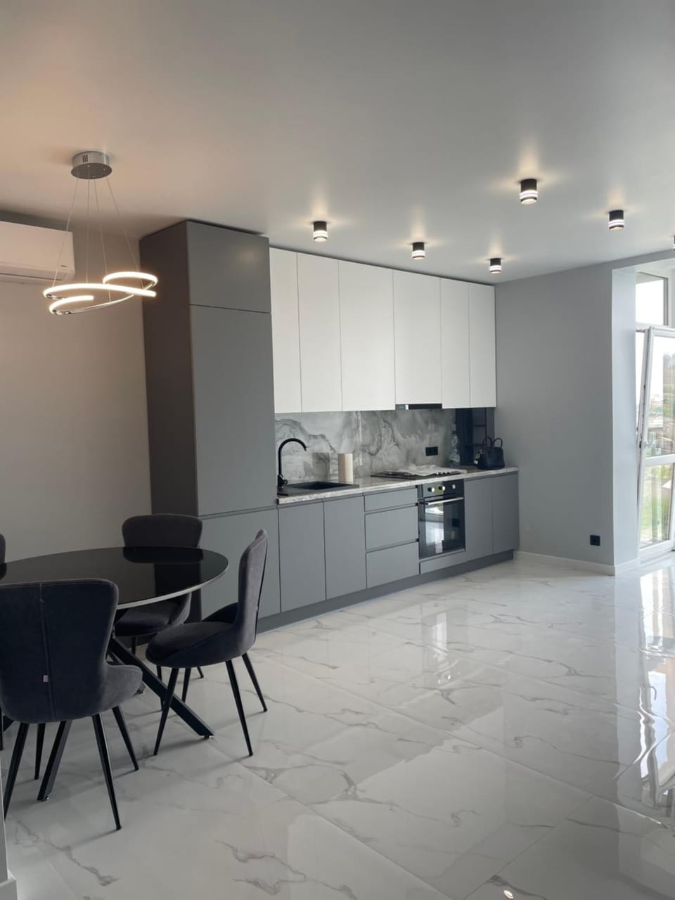 Luxury Apartment Stryiska, 108 Apartment in Lviv