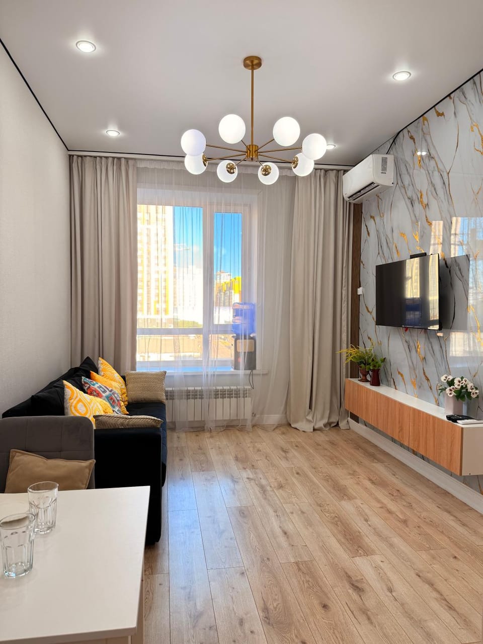 Communal lounge/ TV room, Bed, TV and multimedia, Living room, Photo of the whole room, Bedroom