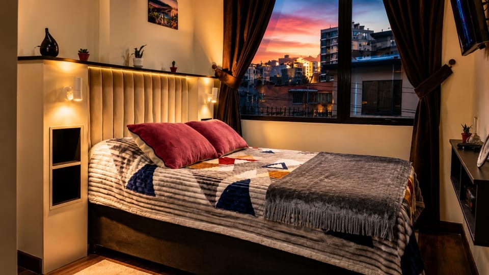 Photo of the whole room, Bedroom