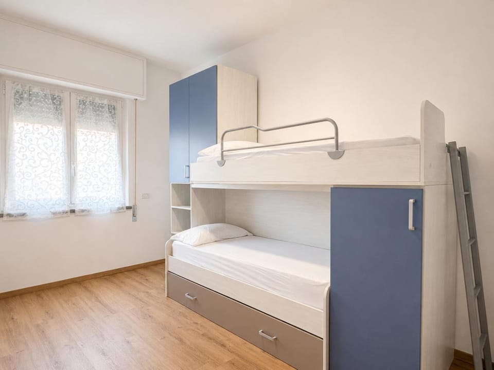 Bedroom, bunk bed, wardrobe