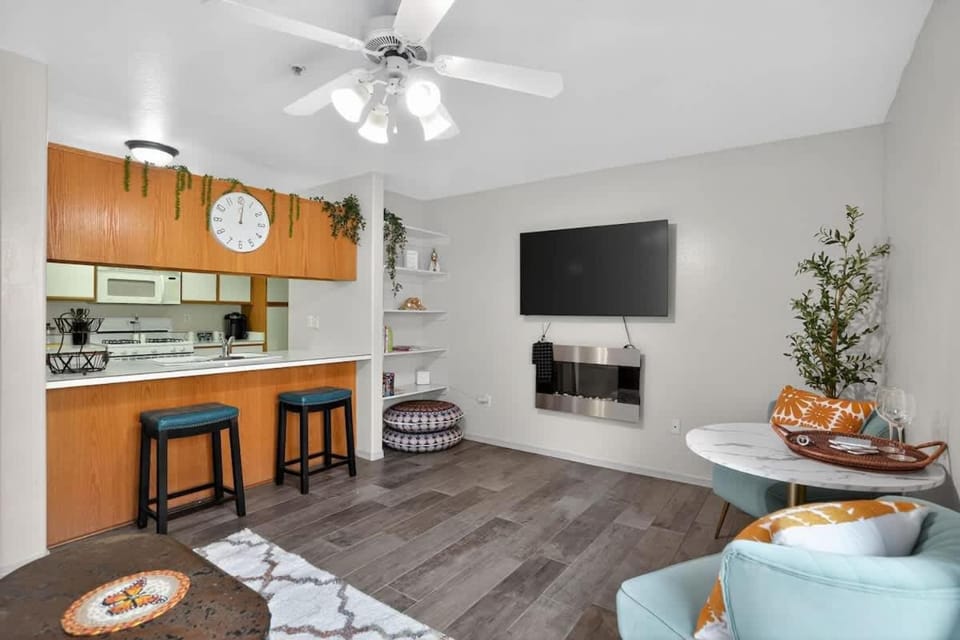 Relaxing Sedona Retreat with King Bed and Private Entrance House in Village of Oak Creek