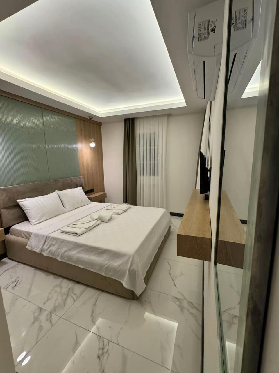 Bedroom, Family