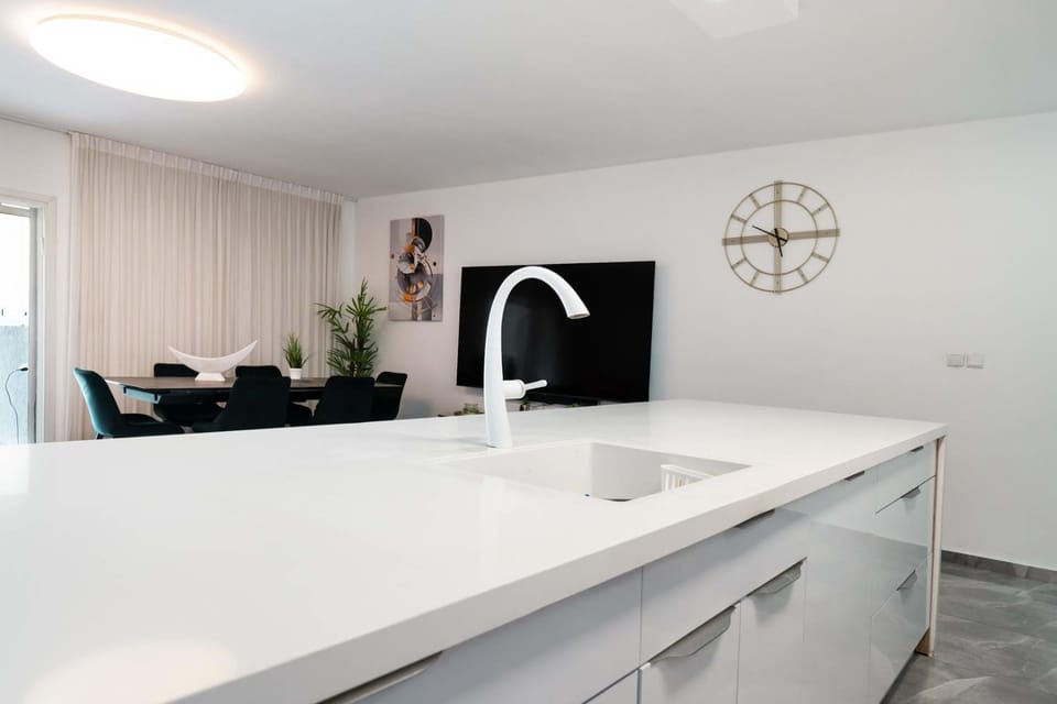 TV and multimedia, Kitchen or kitchenette