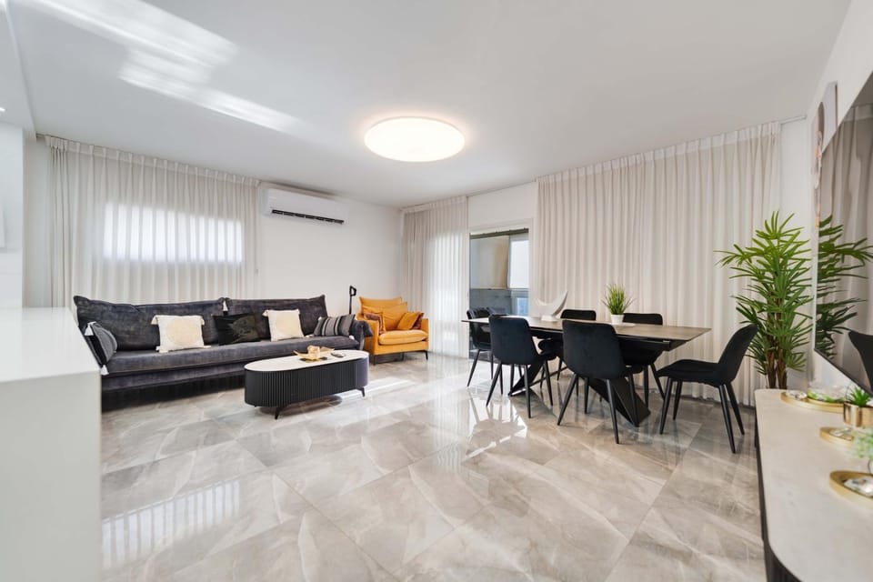 Living room, Seating area, Dining area, air conditioner