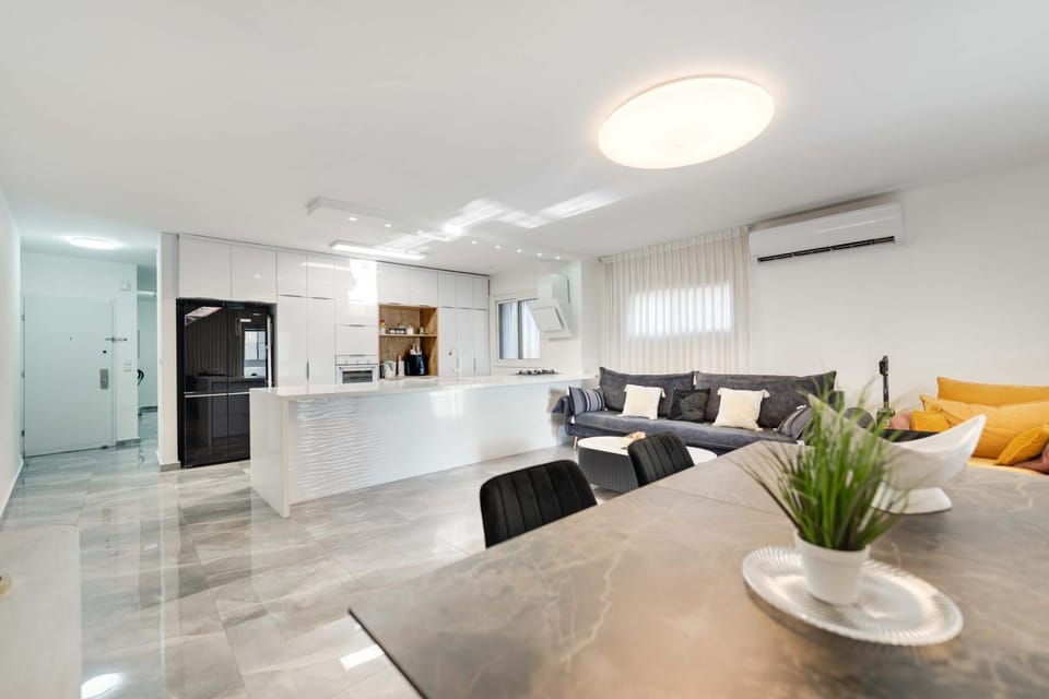 Kitchen or kitchenette, Living room, Seating area, Dining area, oven, air conditioner