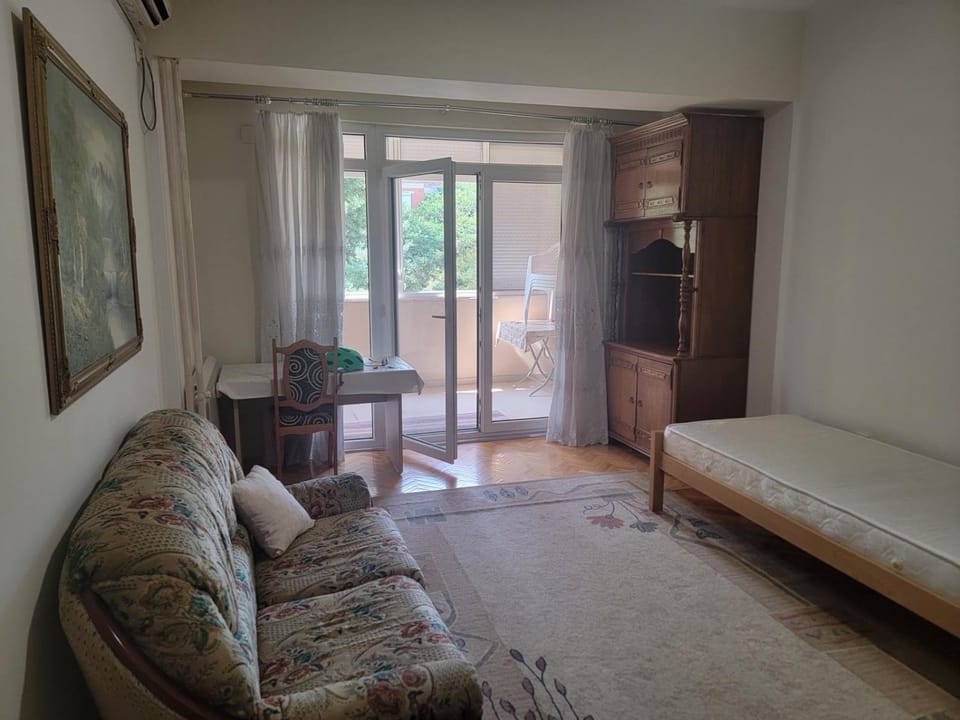Bed, Living room