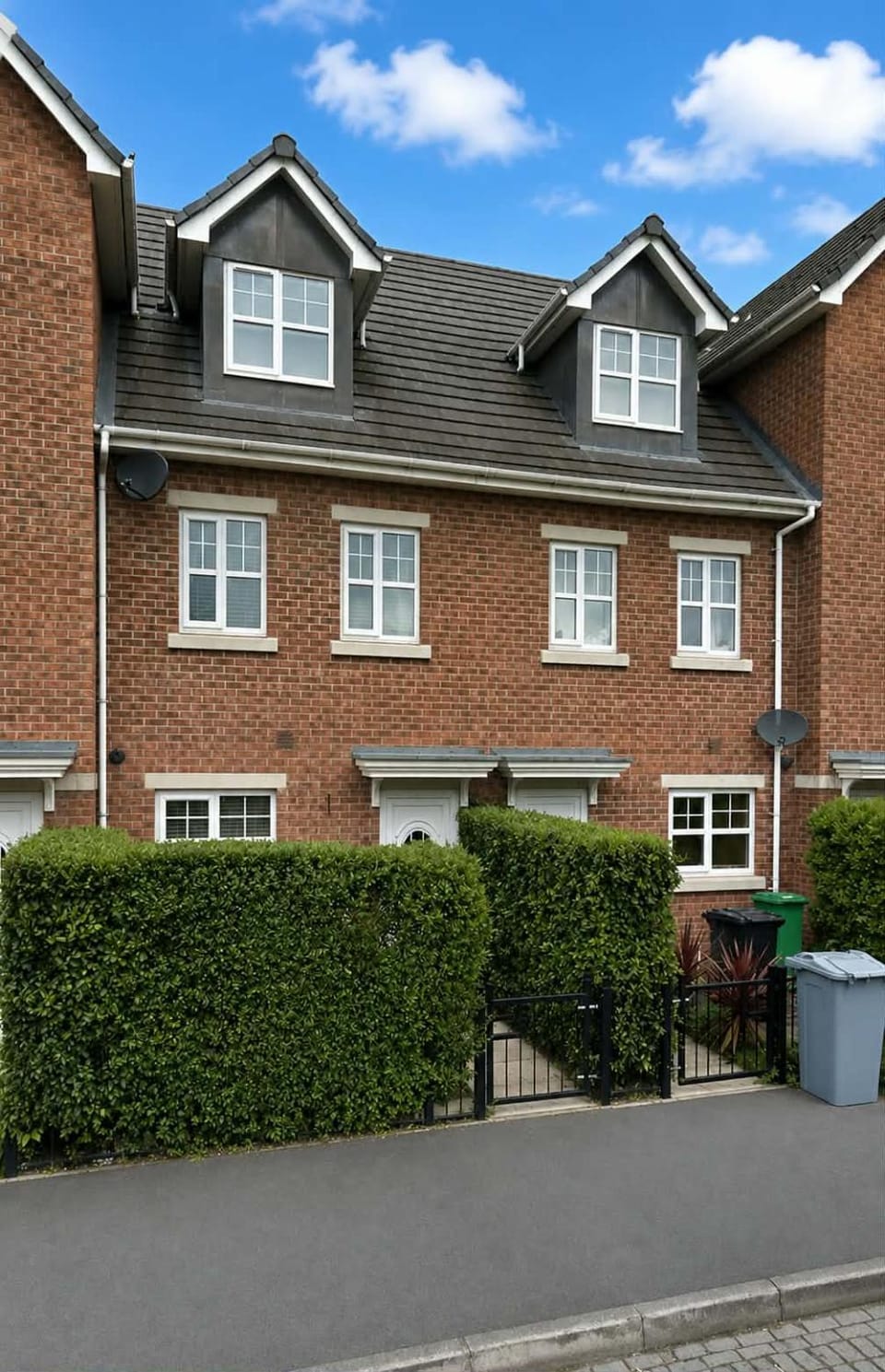 Modern 3BR Home with Free Parking & Near Crewe Station Apartment in Crewe