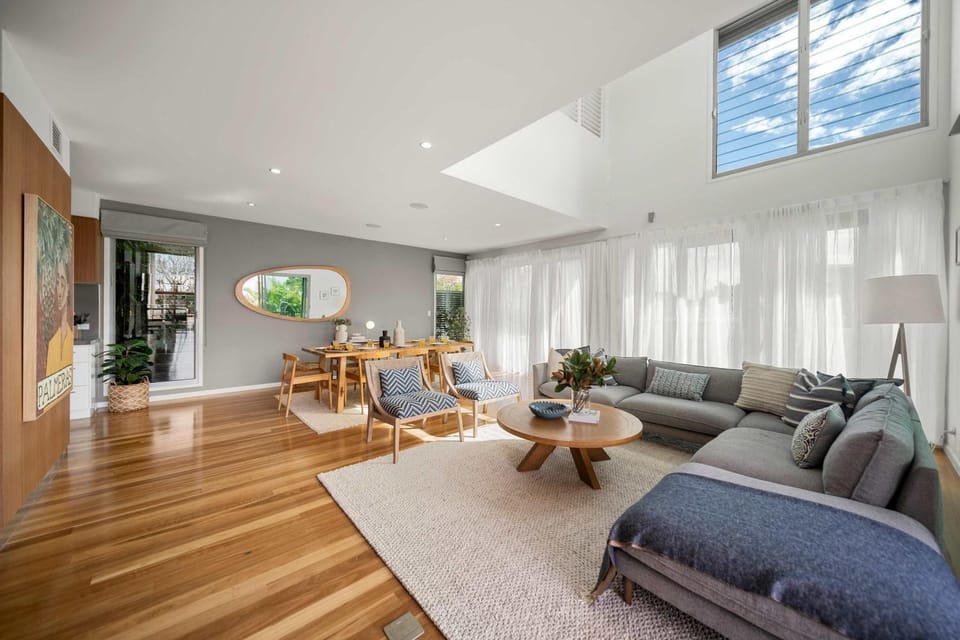 Living room, Seating area, Dining area
