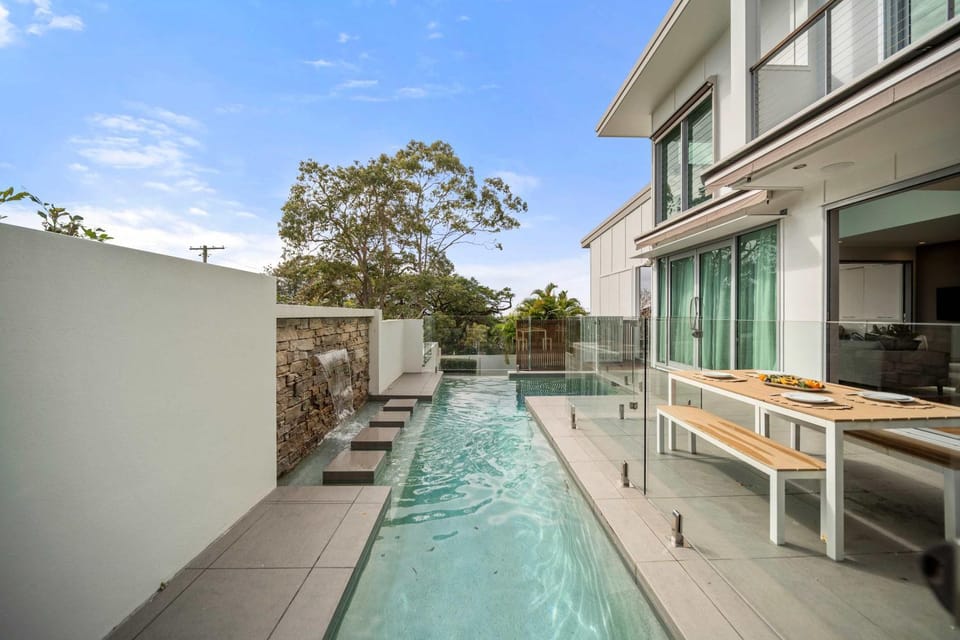 Property building, Patio, Balcony/Terrace, Swimming pool