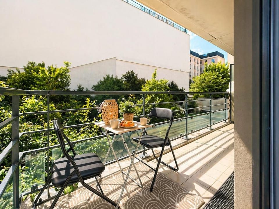 Bright apartment with balcony, Downtown Puteaux Apartment in Puteaux