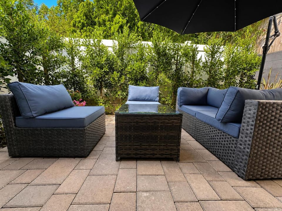 Private 1.5BR Guesthouse W/ Private Patio! Bed and Breakfast in Hidden Hills