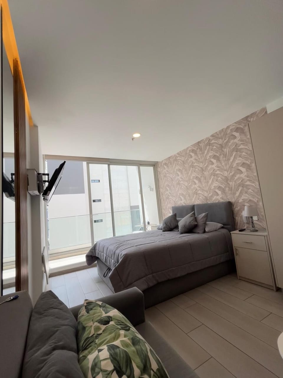 Luxury Executive Suite, Pool & Rooftop 360 Apartment in Quito