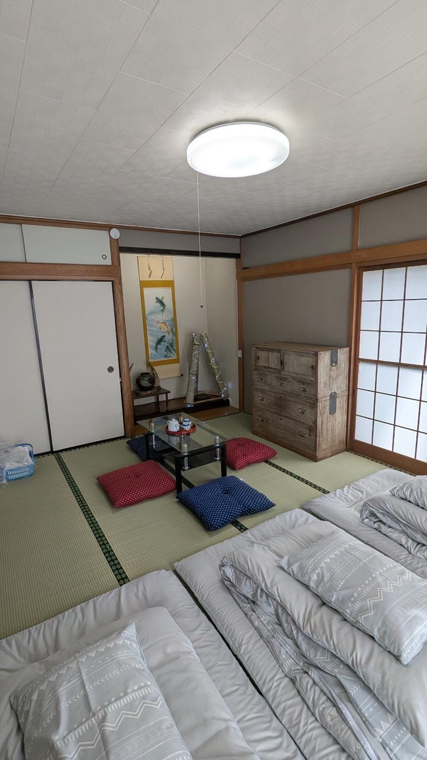 Mettaguesthouse慈しみの宿 Bed and Breakfast in Japan