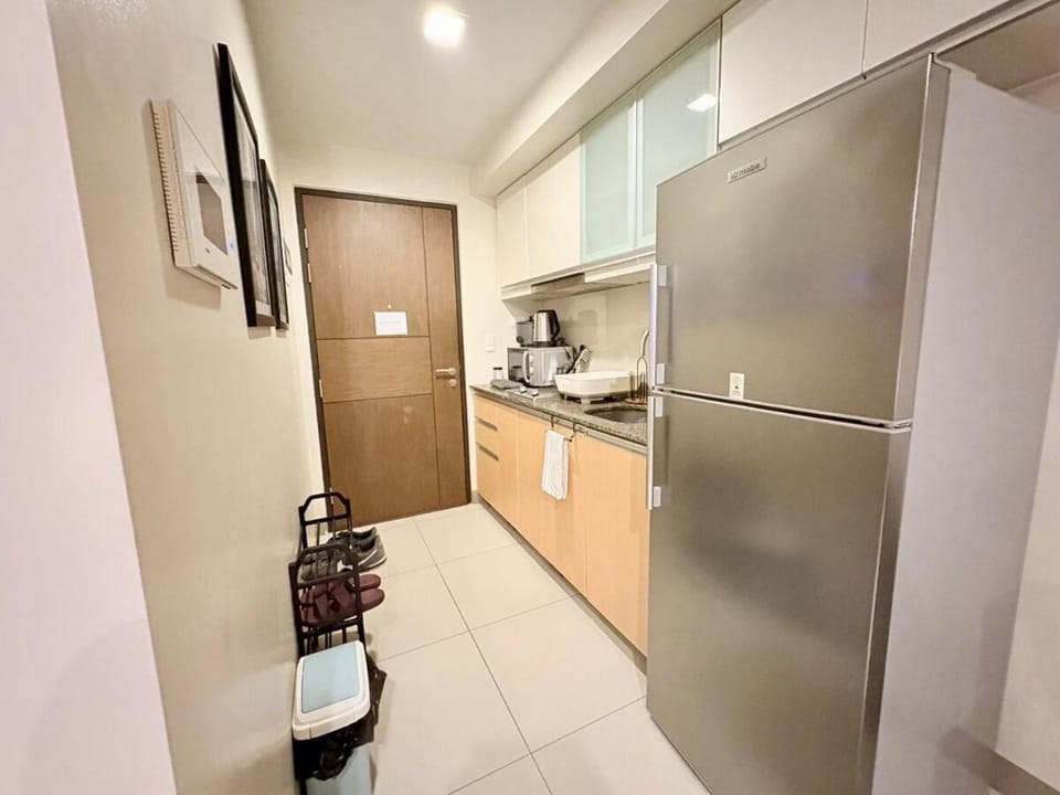 Designer Minimalist 1BR One Uptown Residence BGC Apartment in Makati