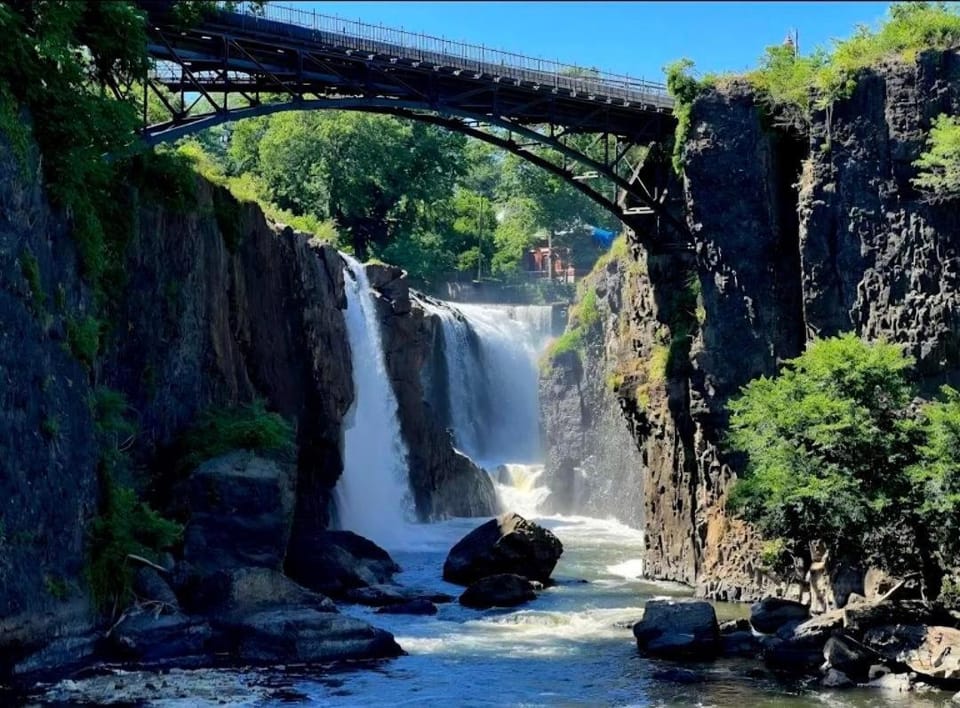 Nearby landmark, Natural landscape