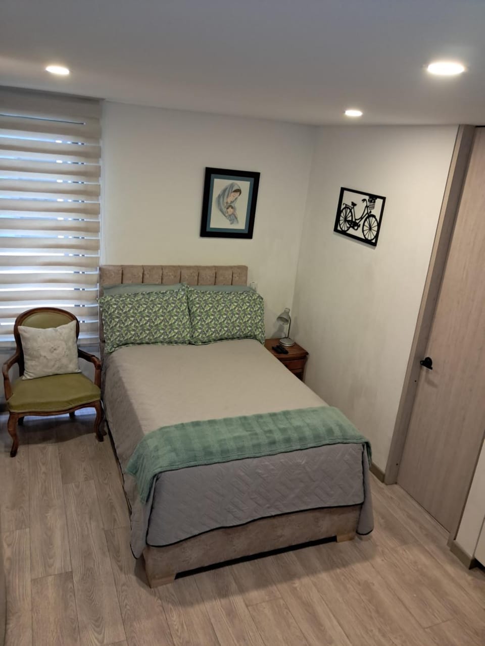 Photo of the whole room