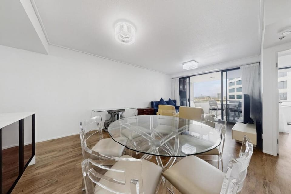 2 Bedroom River View in Brisbane CBD Apartment in Kangaroo Point