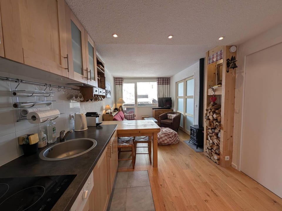 Charmant Appartement Au Cœur du Hameau - FR-1-292-235 Apartment in Isola