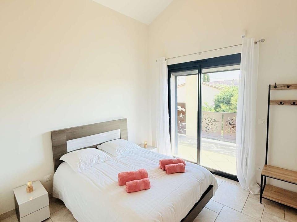 Haut de villa avec piscine et clim - 10 pers. Villa in Le Lavandou