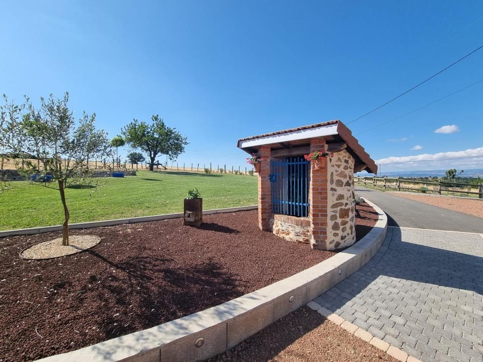 Charmant gîte climatisé en campagne - 12 pers. - FR-1-496-414 House in Auvergne-Rhône-Alpes