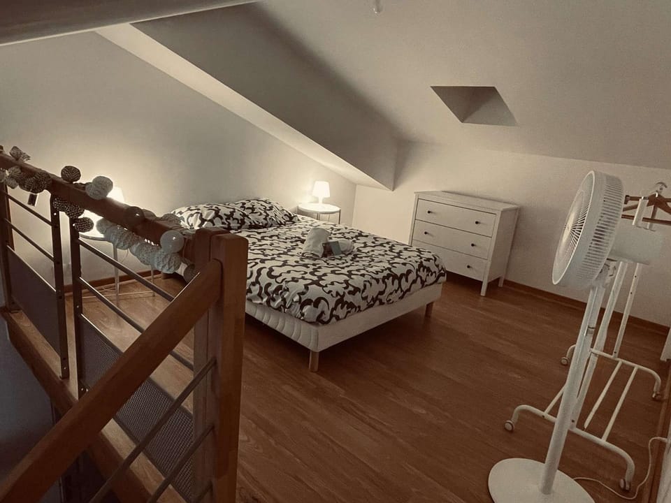 Appartement centre-ville - 4 pers. - FR-1-900-6 Apartment in Le Lavandou