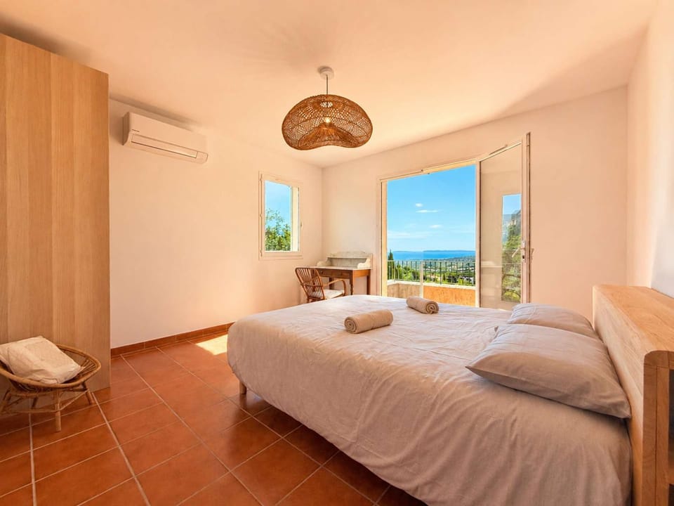 Maison vue mer et clim - 7 pers. House in Le Lavandou