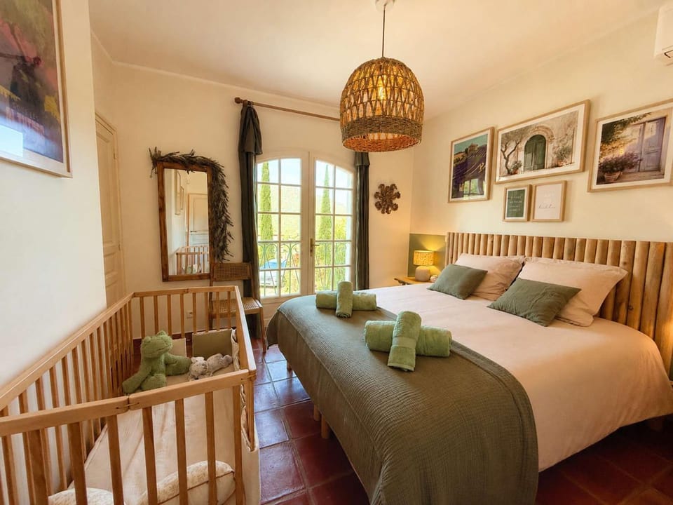 Villa vue mer, 14 pers. House in Le Lavandou