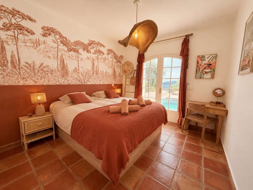 Villa vue mer, 14 pers. House in Le Lavandou