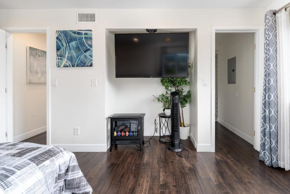 Executive Stay Inn Free Parking on Site Apartment in Oakland
