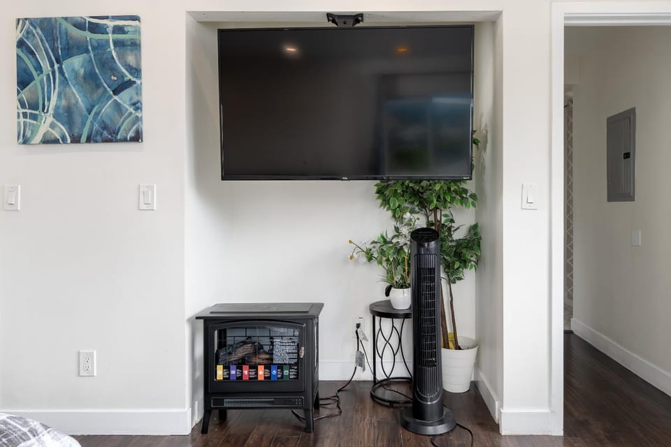 Executive Stay Inn Free Parking on Site Apartment in Oakland