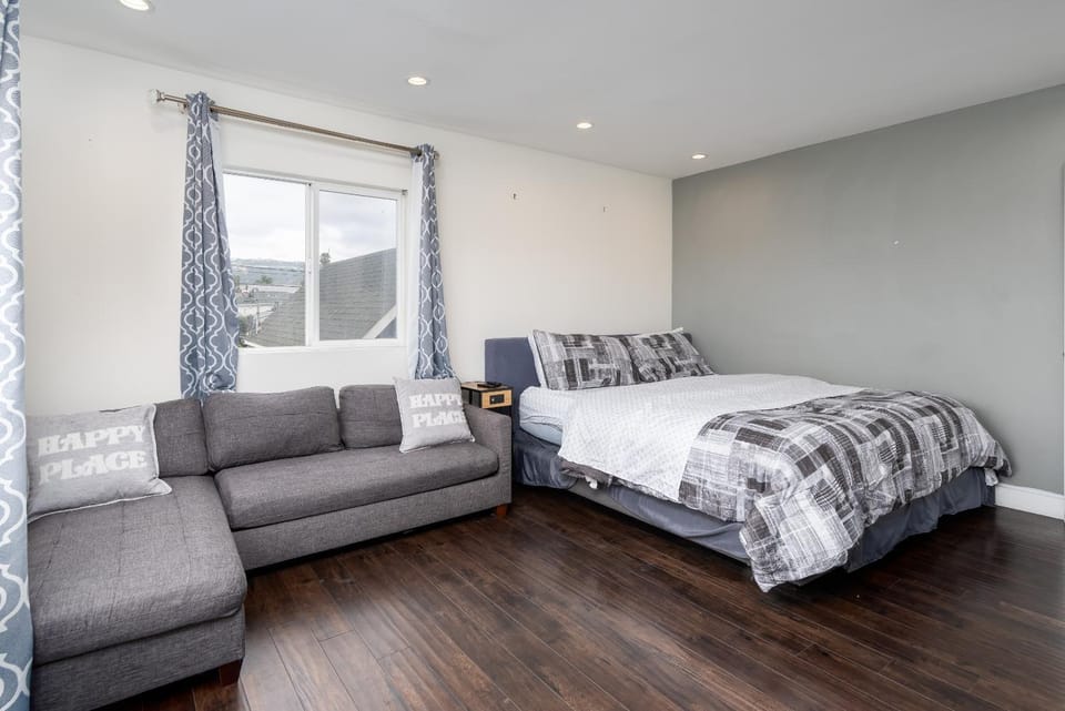 Executive Stay Inn Free Parking on Site Apartment in Oakland