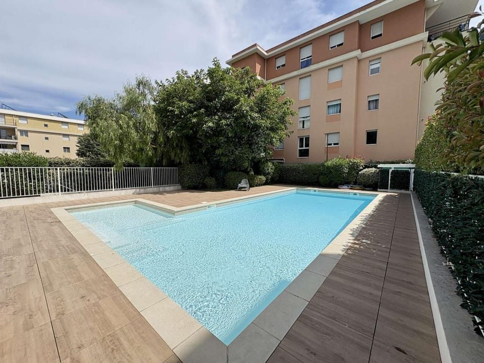 Appartement lumineux, parking - 3 pers. Apartment in Antibes
