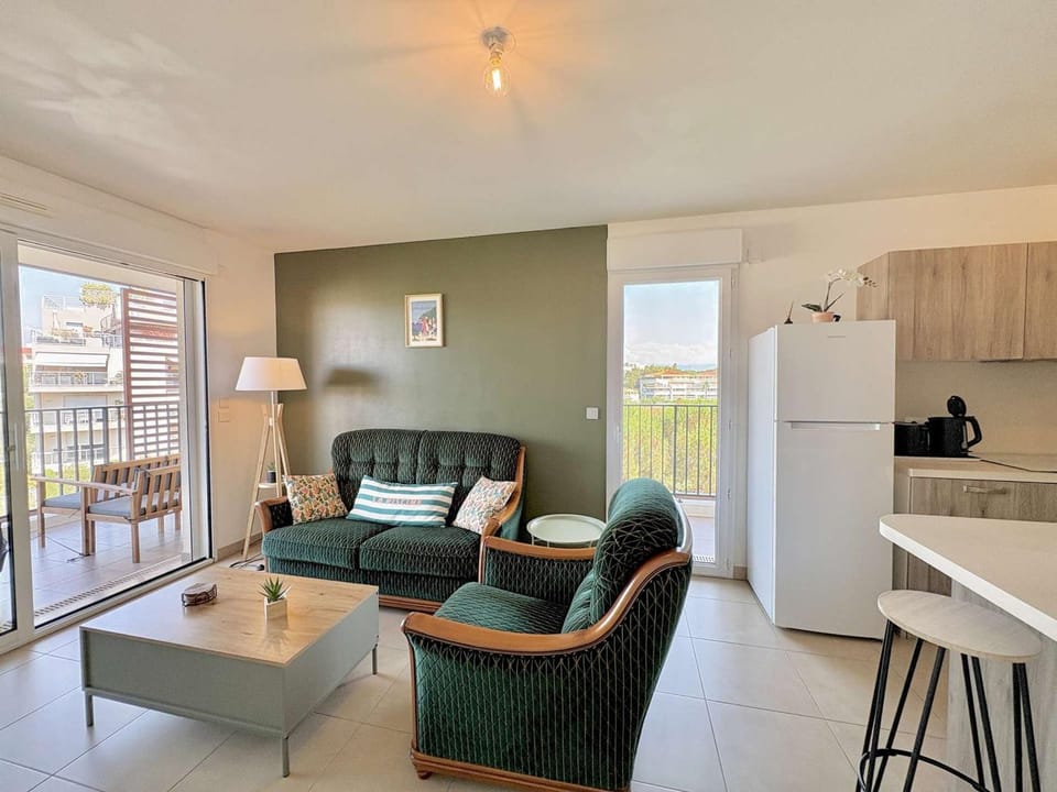 Appartement lumineux, parking - 3 pers. Apartment in Antibes