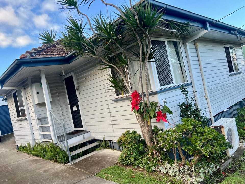 Conveniently located near Westfield Carindale Vacation rental in Brisbane