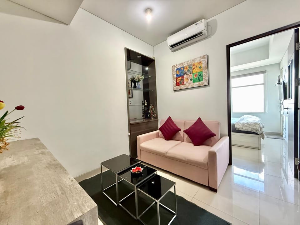 Living room, Photo of the whole room, Seating area, air conditioner