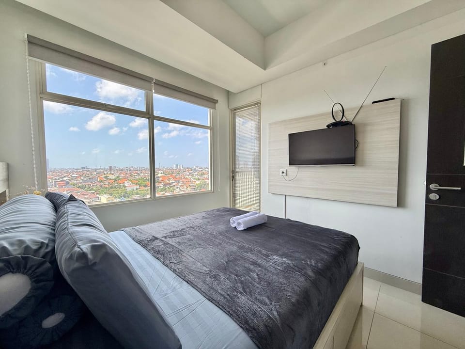 Bed, TV and multimedia, Bedroom